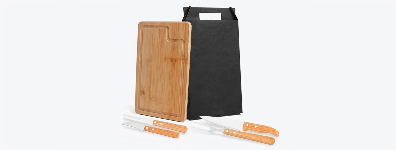 KIT PARA CHURRASCO EM BAMBU COM TÁBUA RETANGULAR E FACAS