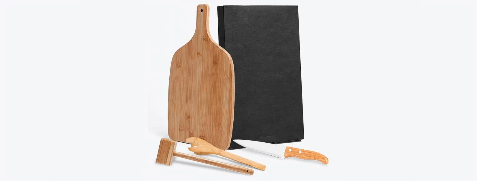 KIT PARA COZINHA COM TÁBUA, PEGADOR E MARTELO - 4 PÇS